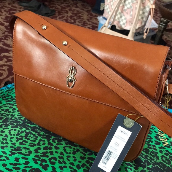 TreVero Handbags - TREVERO SPIDER 🕷 Emblem LEATHER SADDLE COLOR BAG!
